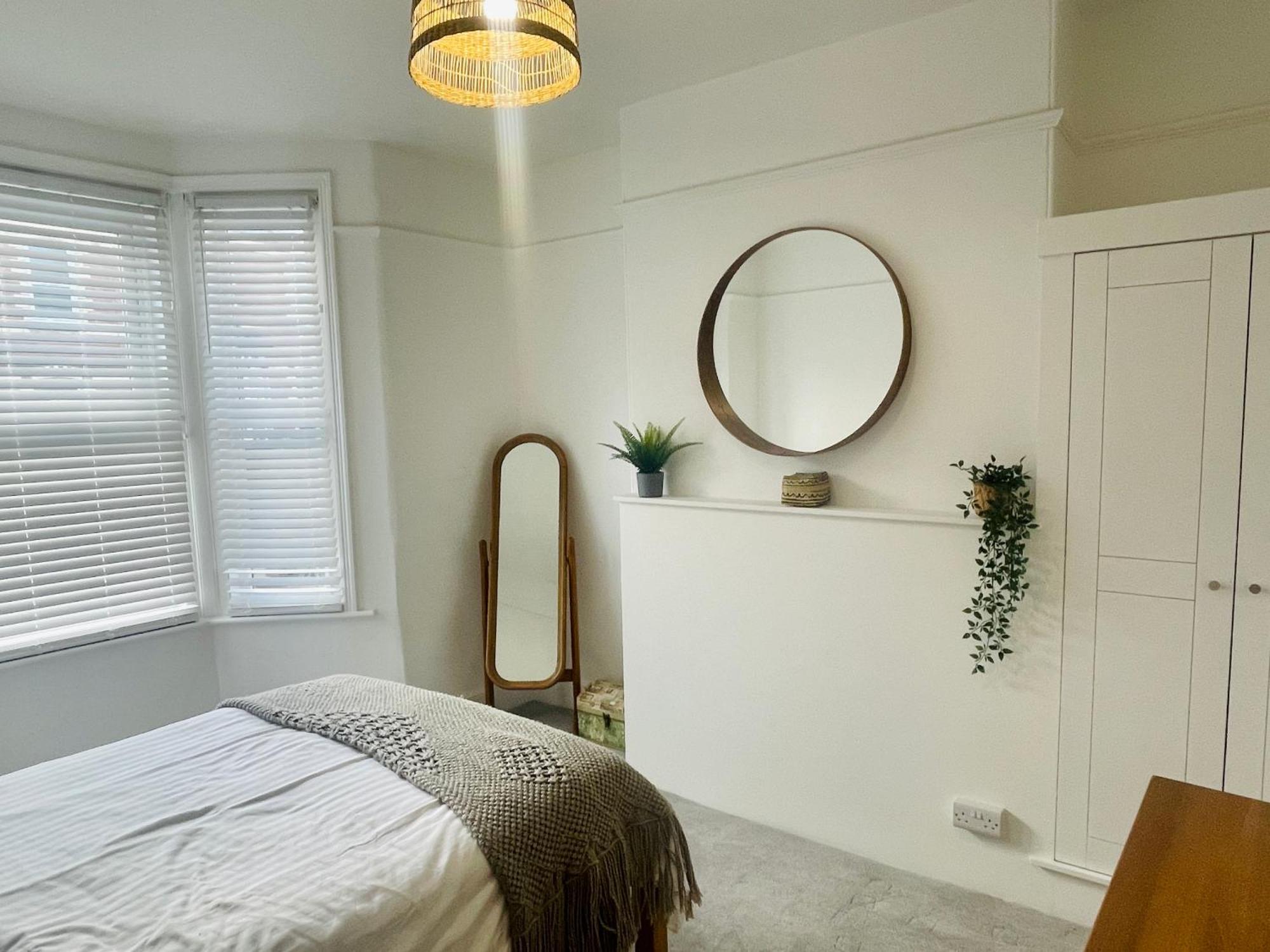Newly Refurbished City Centre House With Parking Exeter Buitenkant foto