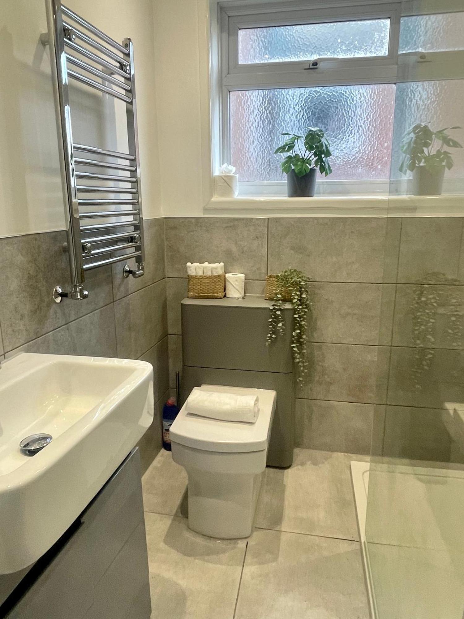 Newly Refurbished City Centre House With Parking Exeter Buitenkant foto