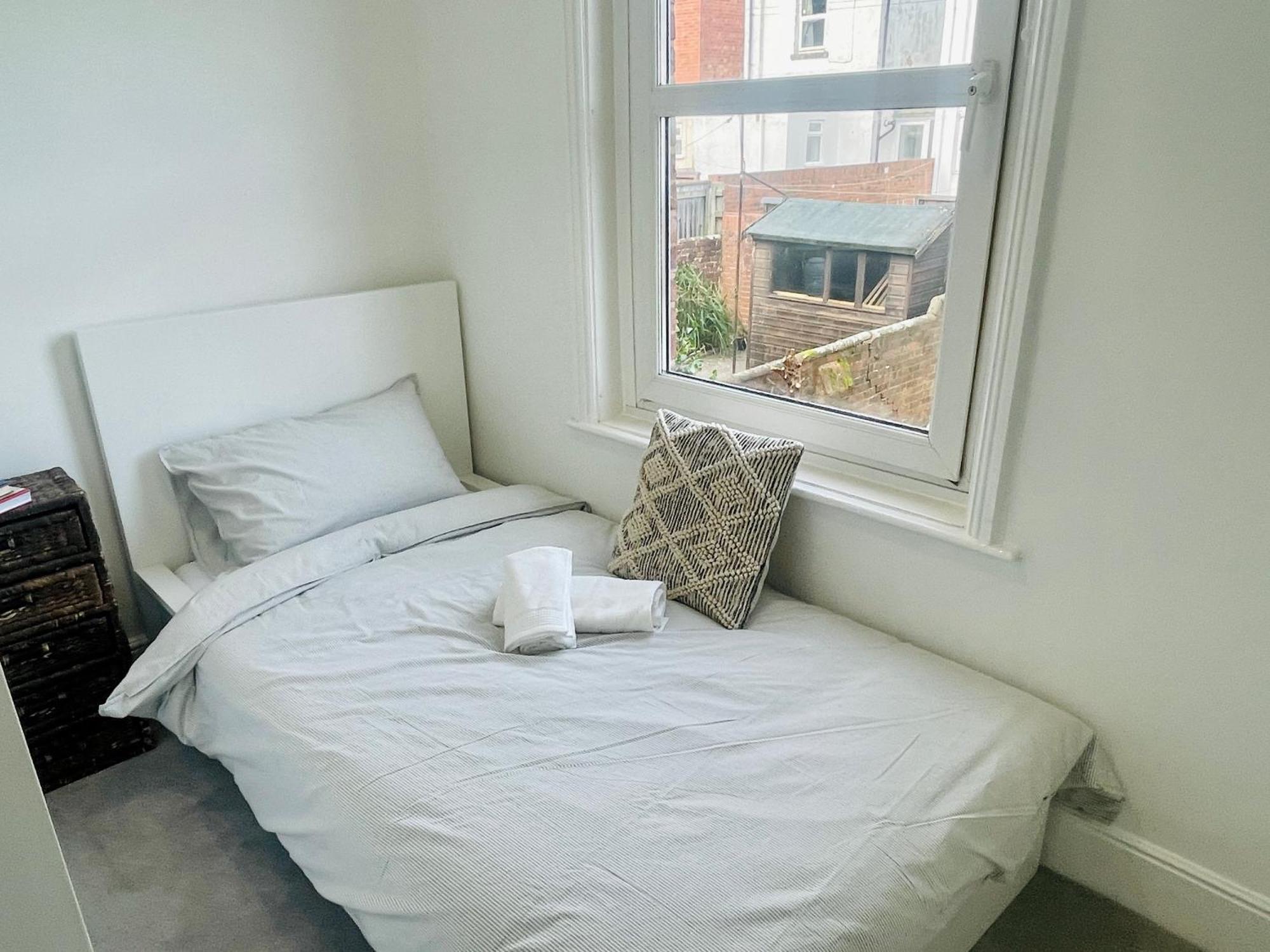 Newly Refurbished City Centre House With Parking Exeter Buitenkant foto